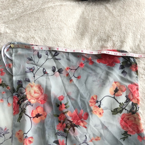 NWT- light weight Blue Floral Kimono semi sheer - Picture 7 of 8